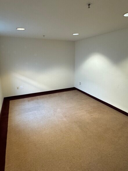 More Photos Of 200 San Marlo Way, Pacifica Office Residential For Lease