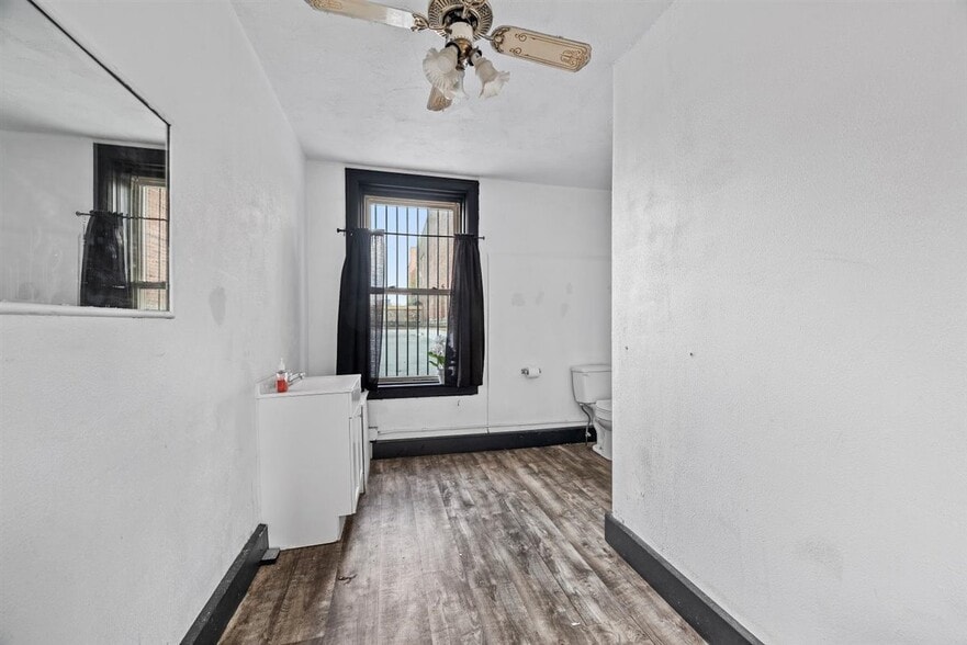 More Photos Of 1501-1503 E Carson St, Pittsburgh Restaurant For Sale