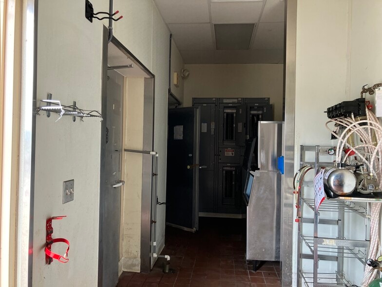 More Photos Of 772 W Bay St, East Tawas Restaurant For Sale