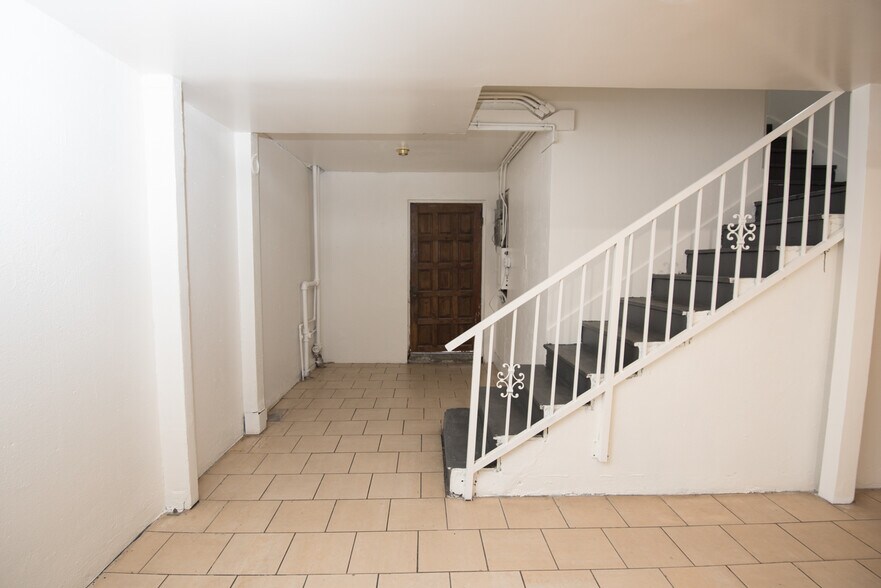 More Photos Of 5011 W Adams Blvd, Los Angeles Freestanding For Sale