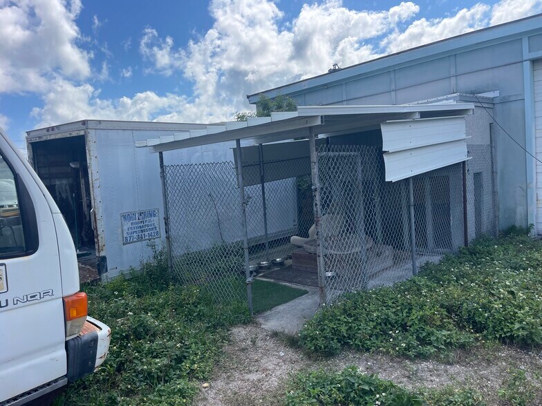 More Photos Of 1110 2nd Ave S, Lake Worth Warehouse For Lease