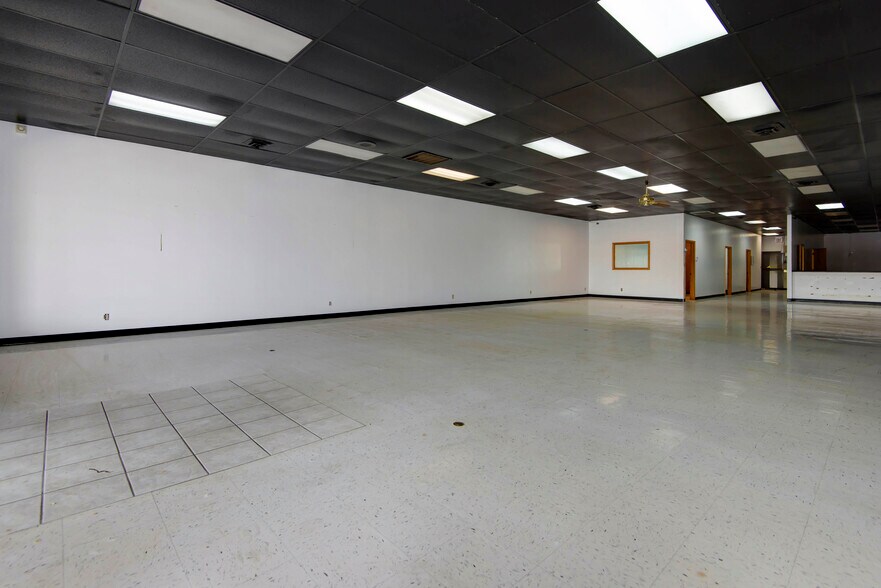 More Photos Of 3800-3900 S Campbell Ave, Springfield Unknown For Lease