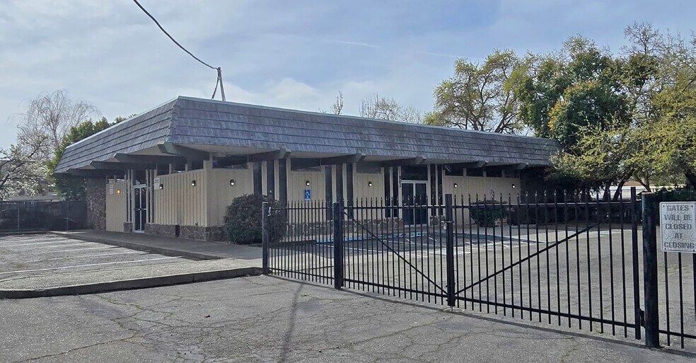 More Photos Of 902 Oak Ln, Rio Linda Office For Lease