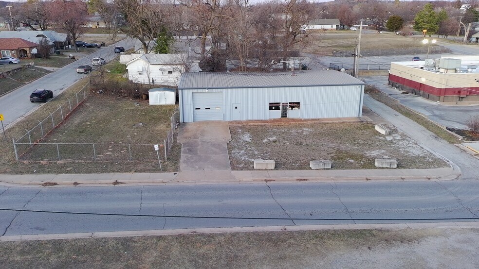More Photos Of 403 W 2nd St, Sand Springs Manufacturing For Sale