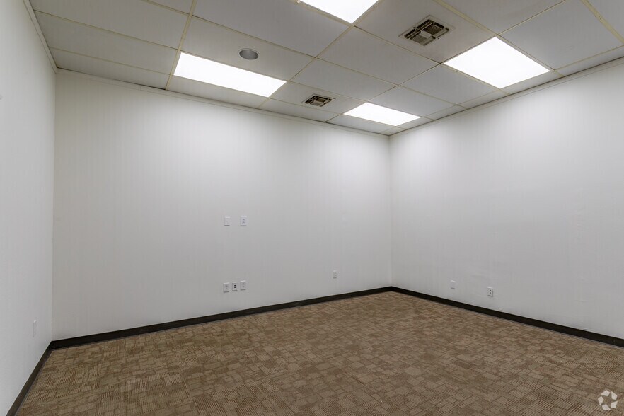 More Photos Of 2463-2469 Freedom Dr, San Antonio Light Distribution For Lease