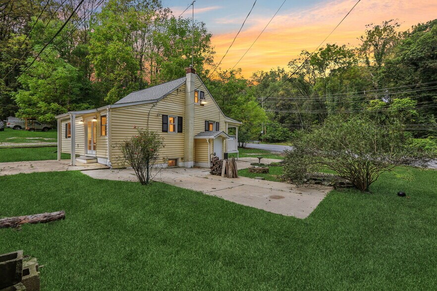 More Photos Of 9955 Belair Rd, Kingsville Flex For Lease