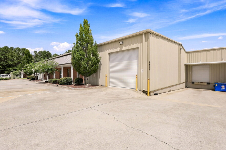 More Photos Of 1655 Oakbrook Dr, Gainesville Flex For Lease