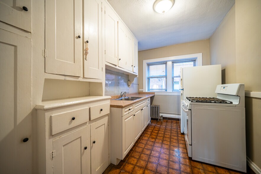 More Photos Of 12491-12497 Cedar Rd, Cleveland Apartments For Sale