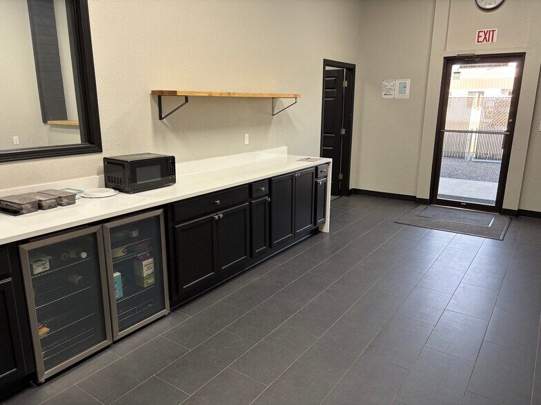 More Photos Of 1416 W Ainsworth Ave, Pasco Industrial For Sale