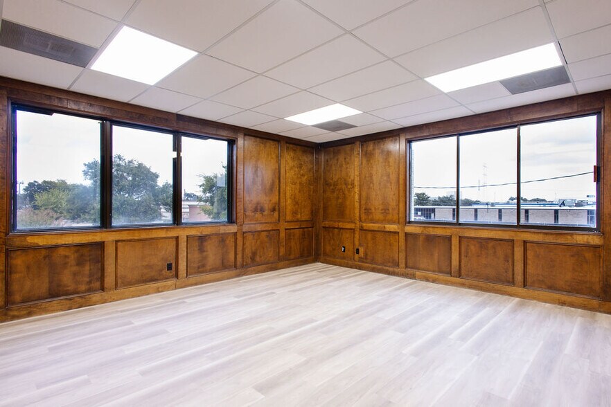 More Photos Of 8225 Westglen Dr, Houston Office For Sale