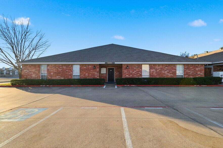 More Photos Of 105 Kathryn Dr, Lewisville Office For Sale