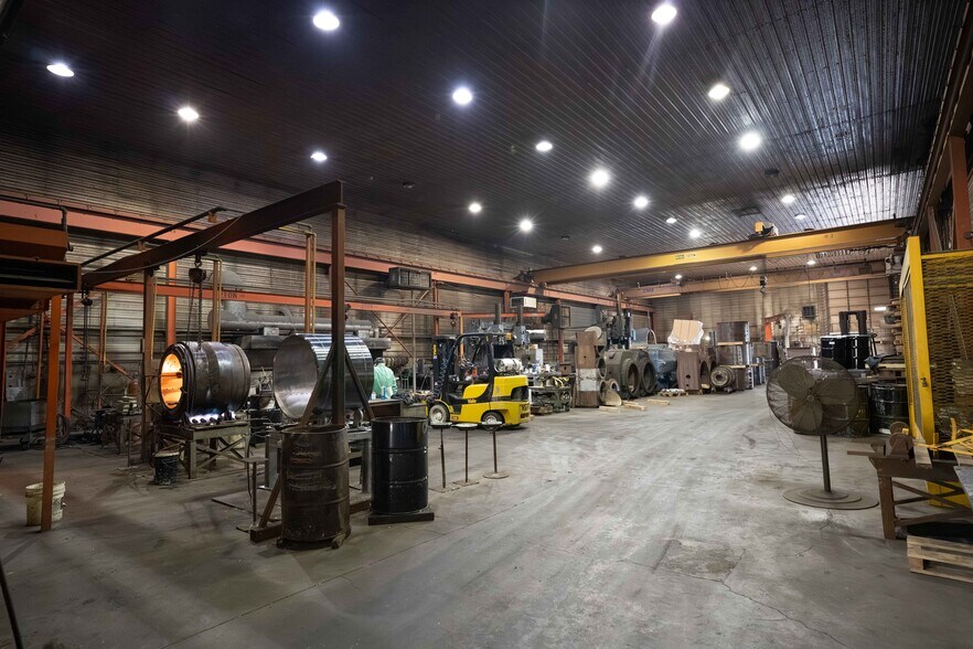 More Photos Of 162 Chapman Rd, Pleasantville Manufacturing For Sale