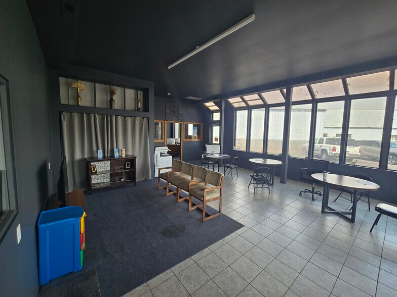 More Photos Of 300 Diagonal St, Clarkston Auto Repair For Sale