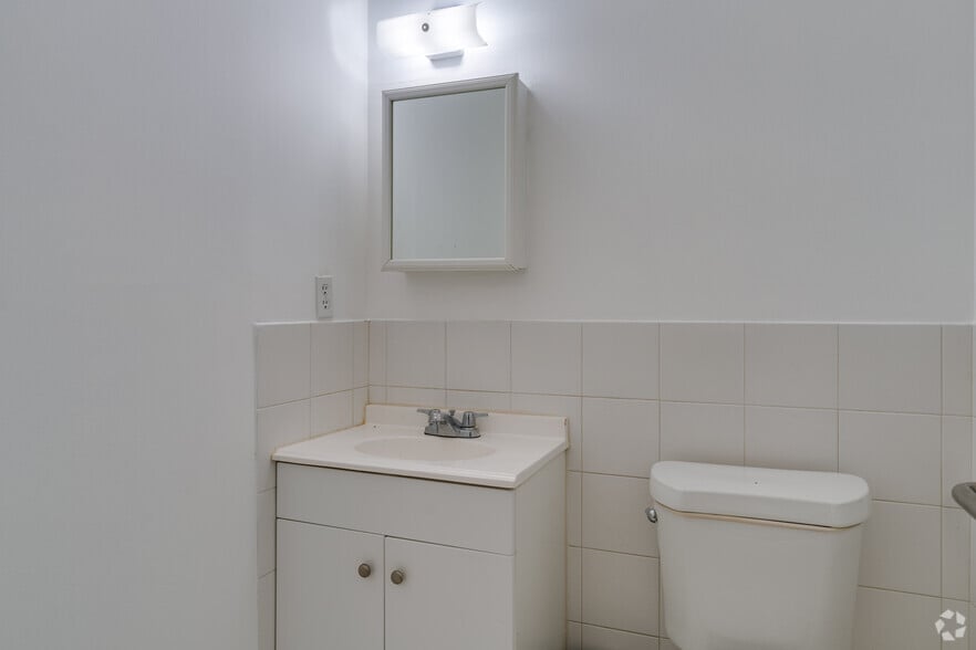 More Photos Of 7200-7200 W Commercial Blvd, Fort Lauderdale Medical For Sale