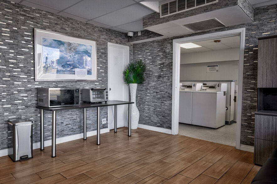 More Photos Of 200 S 8th St, Las Vegas Apartments For Sale