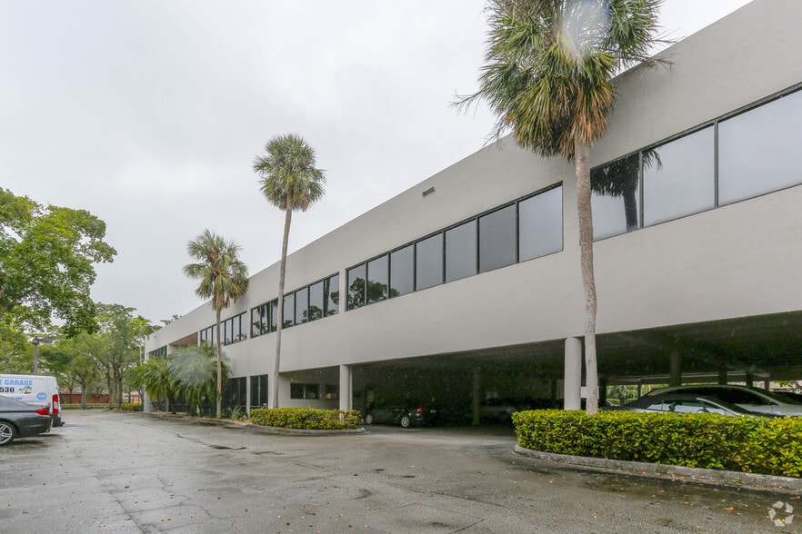 More Photos Of 15495 Eagle Nest Ln, Miami Lakes Medical For Lease
