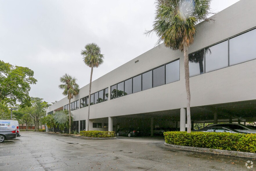 More Photos Of 15495 Eagle Nest Ln, Miami Lakes Medical For Lease