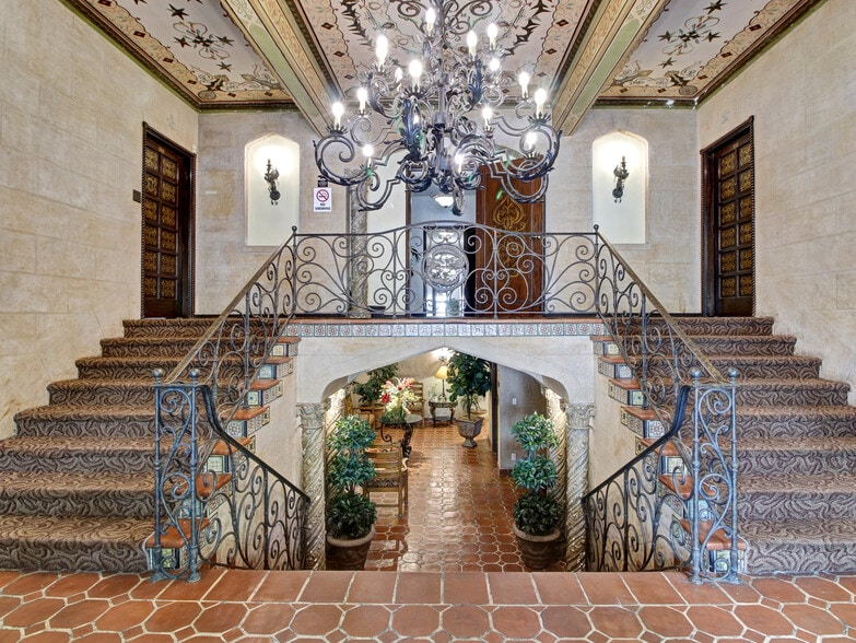More Photos Of 152 S Peck Dr, Beverly Hills Apartments For Sale