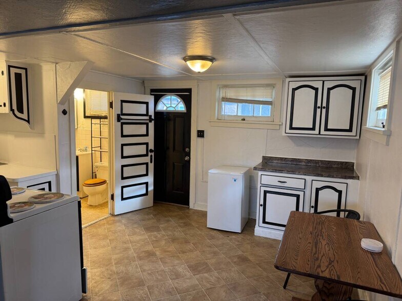More Photos Of 620 West Blvd, Rapid City Storefront Retail Office For Sale