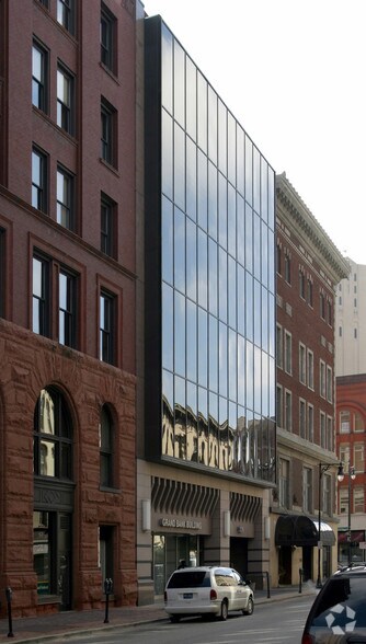 More Photos Of 126 Ottawa Ave NW, Grand Rapids Office For Lease