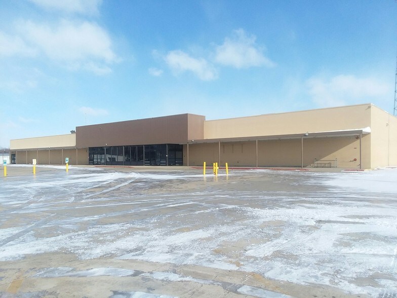 More Photos Of 10 W 2nd St, Pana General Retail For Sale