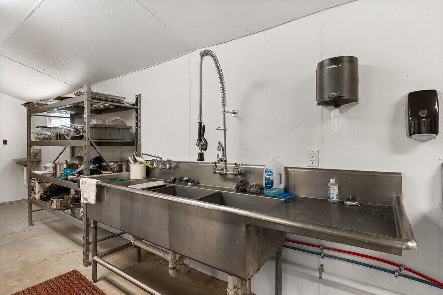 More Photos Of 2692 Highway 105 W, Navasota Specialty For Sale