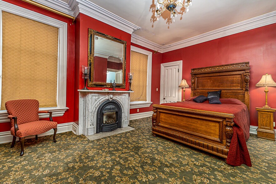 More Photos Of 399 Sinsinawa Ave, East Dubuque Specialty For Sale