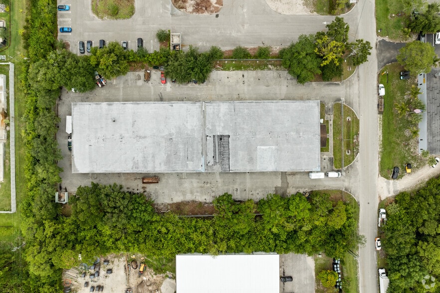 More Photos Of 2155 NW Settle Ave, Port Saint Lucie Warehouse For Lease