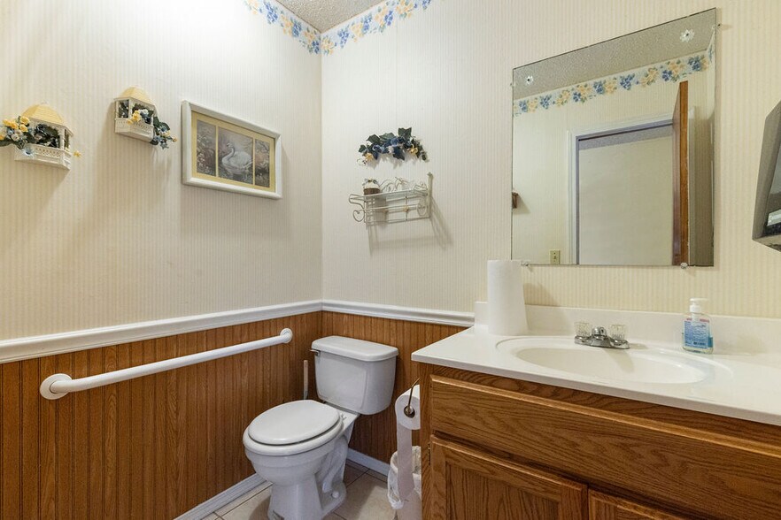 More Photos Of 58225 US-60, Fairland General Retail For Sale