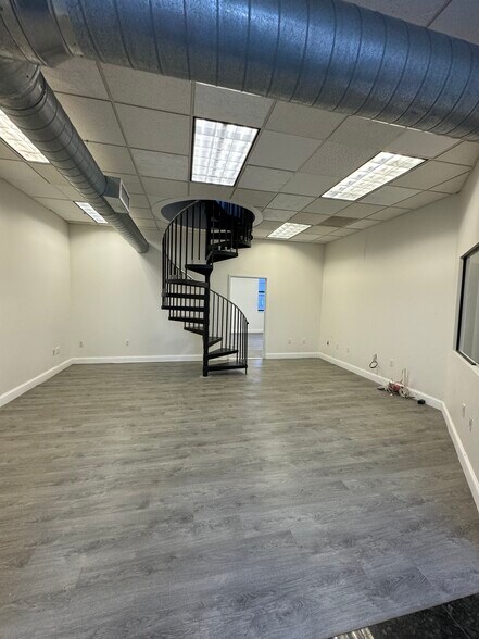 More Photos Of 3 Whale Sq, Brooklyn Warehouse For Lease