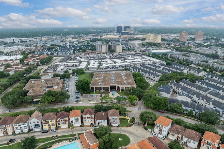 More Photos Of 7211 Regency Square Blvd, Houston Office For Lease