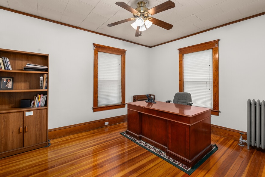 More Photos Of 1707 Northampton St, Holyoke Office For Sale