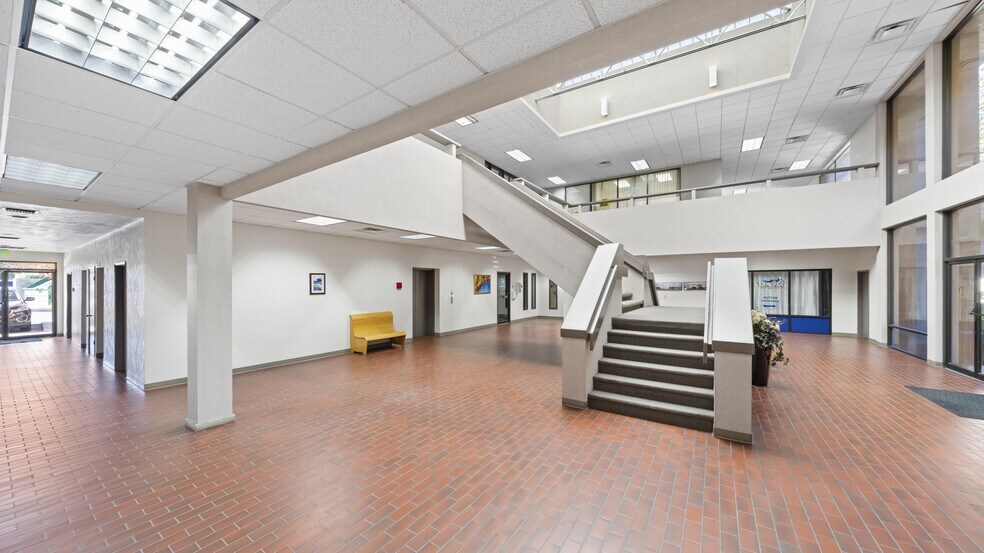 More Photos Of 3311 W Clearwater Ave, Kennewick Office For Sale