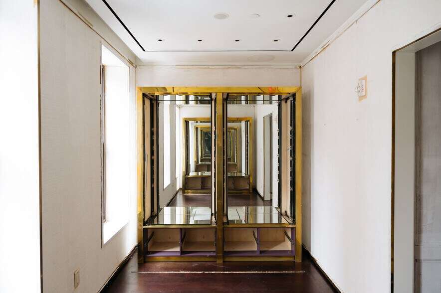 More Photos Of 797 Madison Ave, New York Storefront Retail Office For Sale