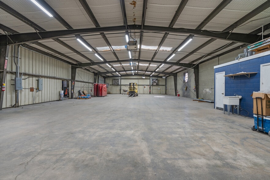 More Photos Of 110 Connelly, San Antonio Manufacturing For Lease