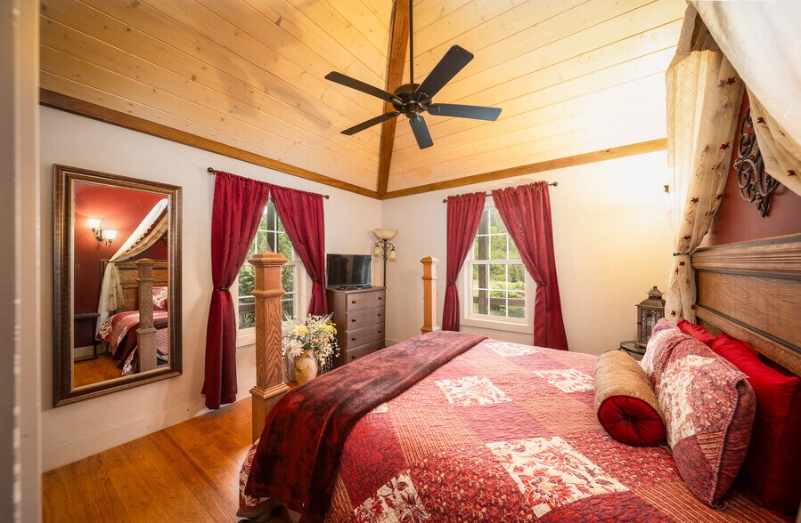 More Photos Of 295 Panthers Den Rd, Makanda Hotel For Sale