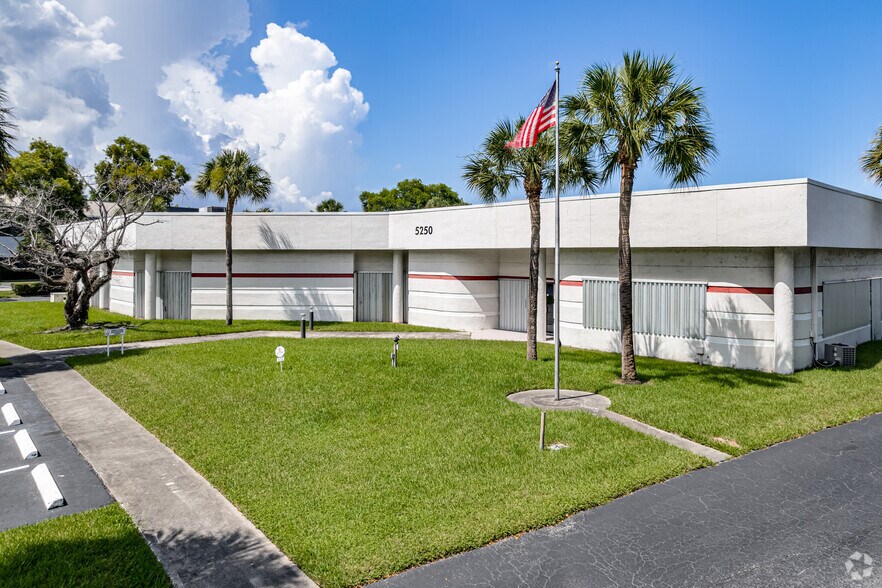 Primary Photo Of 5250 NW 33rd Ave, Fort Lauderdale Light Manufacturing For Lease