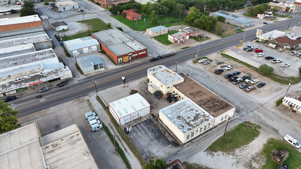 More Photos Of 108 E Wise St, Bowie Specialty For Sale