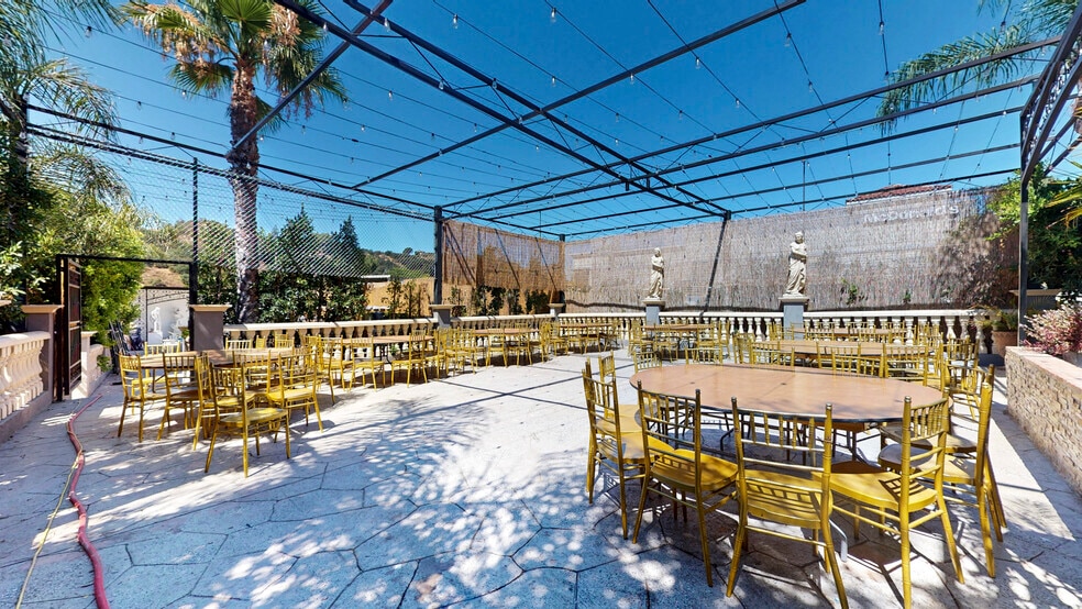More Photos Of 6500 Foothill Blvd, Tujunga Restaurant For Sale
