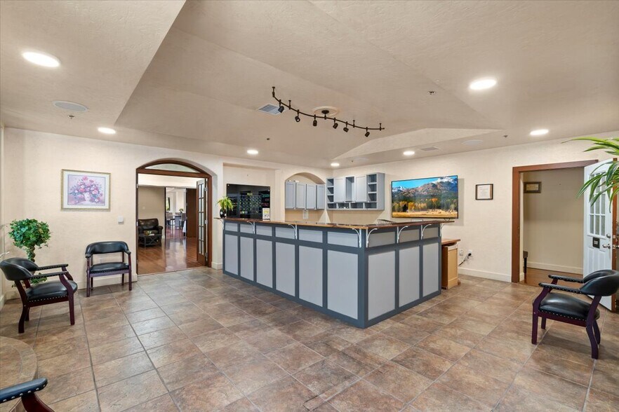 More Photos Of 10 Harris Ct, Monterey Medical For Sale