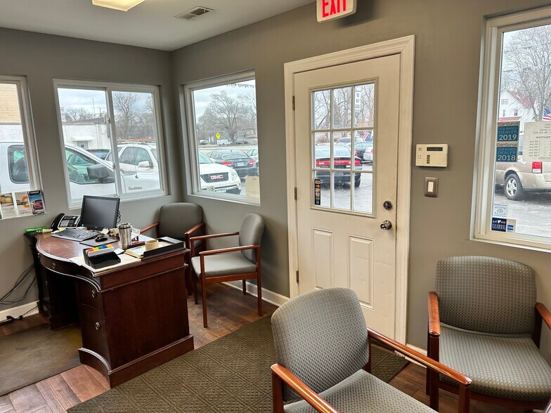 More Photos Of 17080 Dixie Hwy, Hazel Crest Auto Dealership For Sale