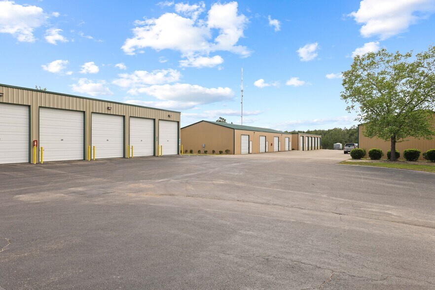 More Photos Of 202 Transcom Ct, Wilmington Self Storage For Lease