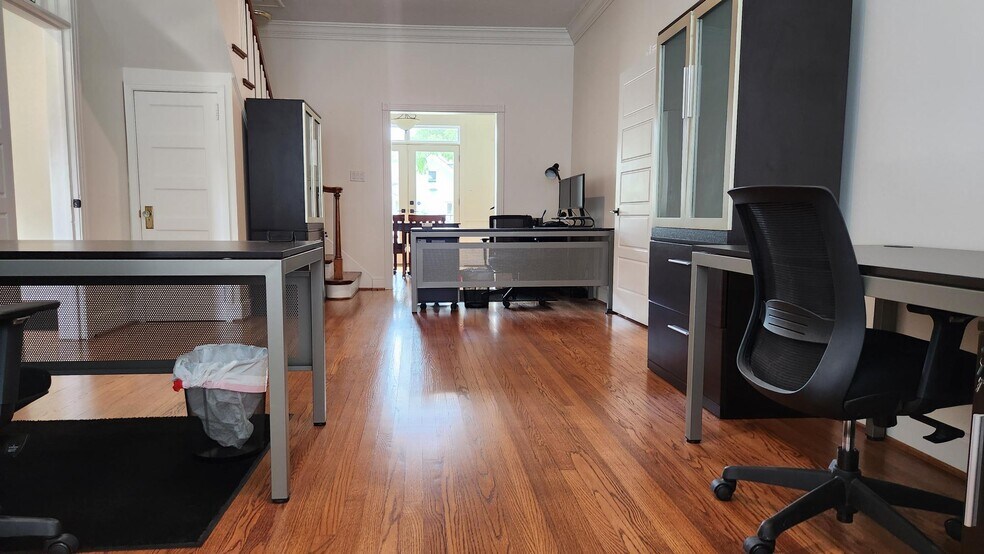 More Photos Of 5702 4th St, Katy Office For Lease