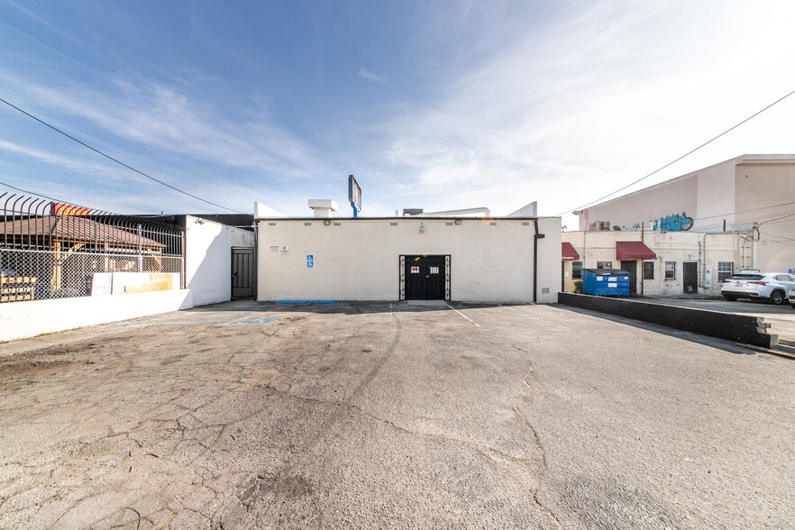 More Photos Of 115 N Fairfax Ave, Los Angeles Freestanding For Sale