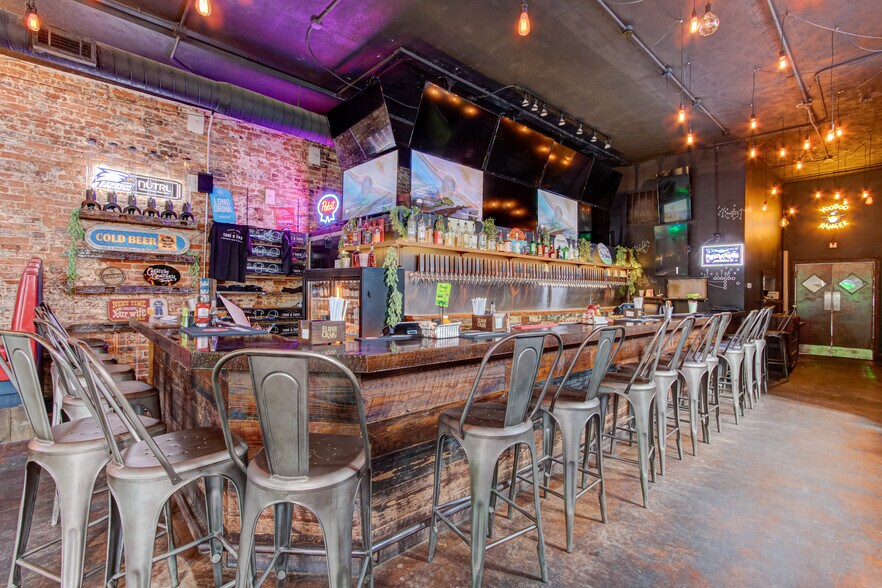 More Photos Of 215 10th St, Augusta General Retail For Sale