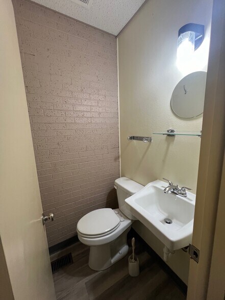 More Photos Of 900 E Hartford Ave, Ponca City Medical For Lease