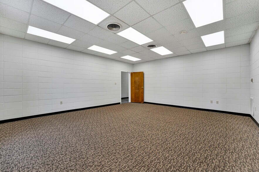 More Photos Of 221 W Laurens St, Laurens Medical For Lease