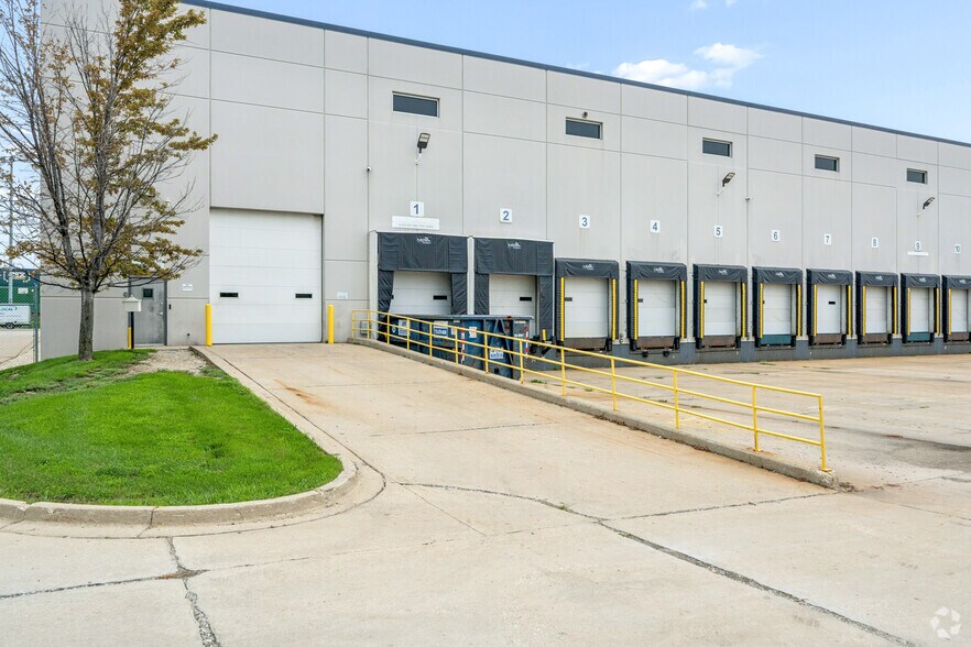 More Photos Of 11101 Franklin Ave, Franklin Park Distribution For Lease