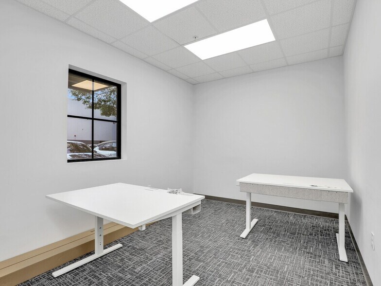 More Photos Of 8801 Business Park Dr, Fort Myers Warehouse For Lease