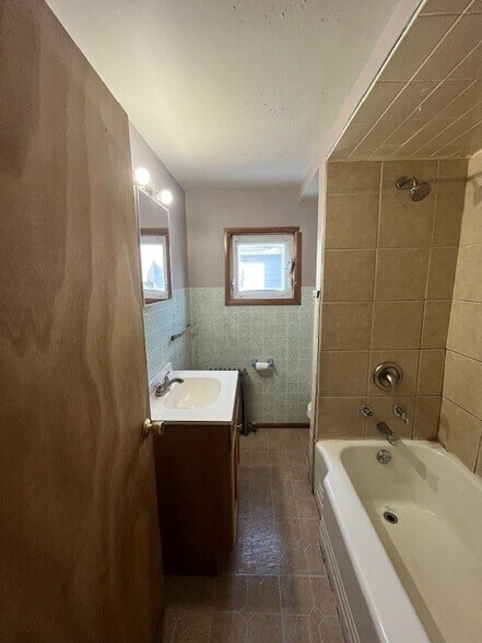 More Photos Of 48 S Kennedy Dr, Mcadoo Apartments For Sale